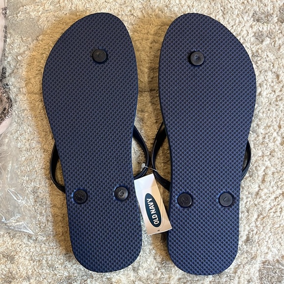 NWT Old Navy Flip Flops - Picture 3 of 7